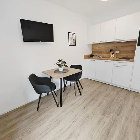 Ticasa Black-zentral-outlet-aufzug-stylisch-unique * Metzingen (Tubingen)